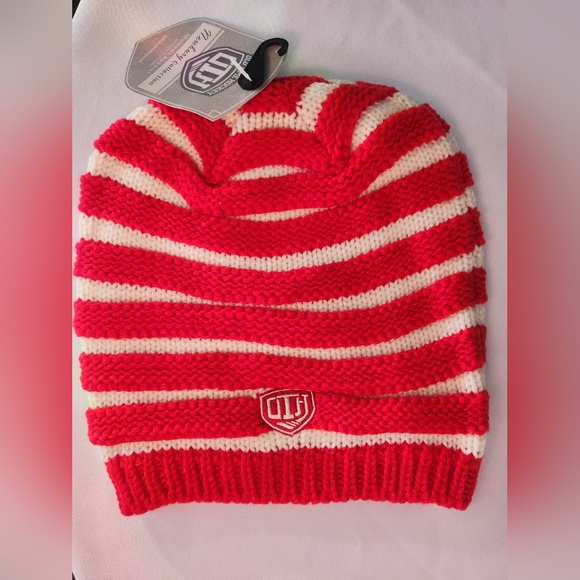 Chicago Blackhawks Hockey Knit Beanie Hat - New W/ Tag - Womens Red & White NHL - Picture 3 of 4